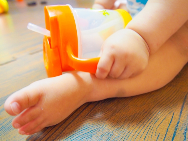 赤ちゃん用品の硬いストローの洗い方