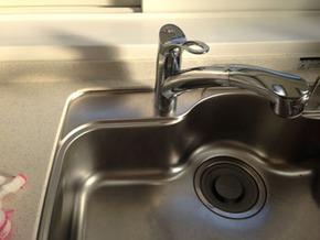 三角コーナーをすみずみまできれいにする方法