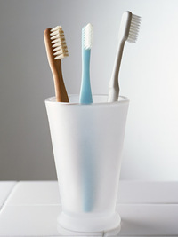 洗面台まわりの汚れは古い歯ブラシ＆歯磨き粉で！