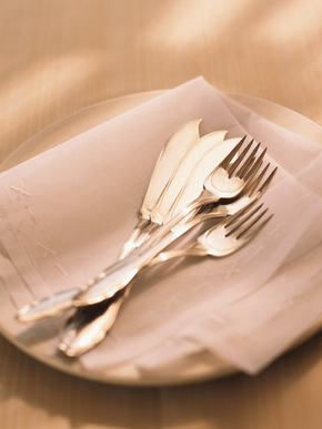 銀製品を磨くのに専用のクリーナーは、いらない！？