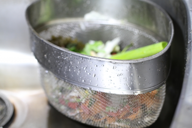 ペットボトルが使い捨ての生ゴミ入れに