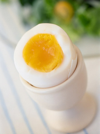 ゆで卵の殻を素早くきれいに剥くには