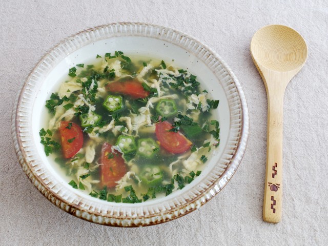たっぷり夏野菜のねばねば卵スープ