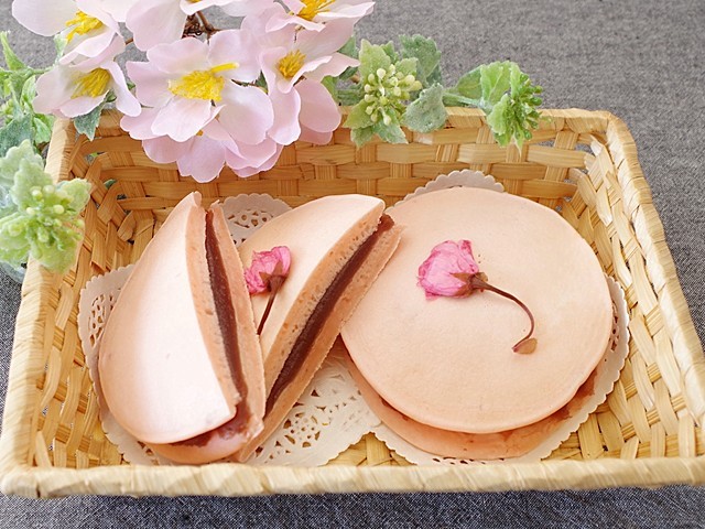 桜のパンケーキサンド