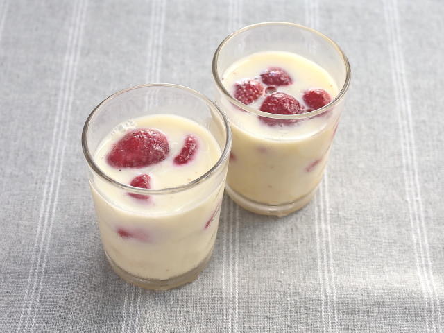 豆乳といちごのゼリー