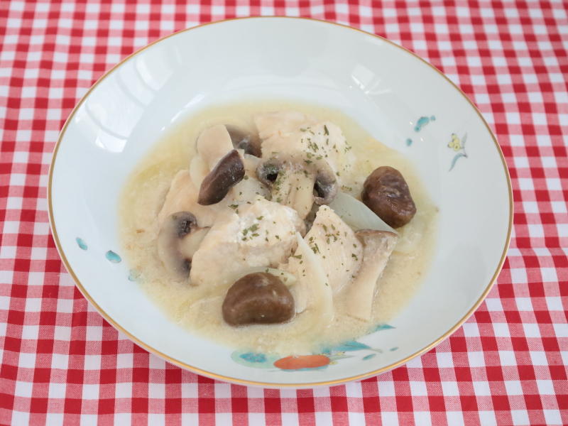 鶏肉と栗ときのこのフリカッセ