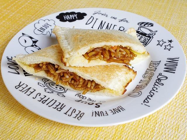 やきそばホットサンド